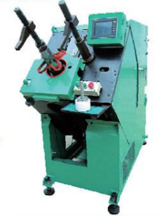 Automatische Spulen- und Keilpapiereinführmaschine