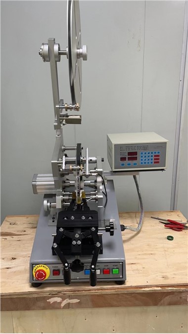 Induktor-Toroidkern-Bandwickelmaschine